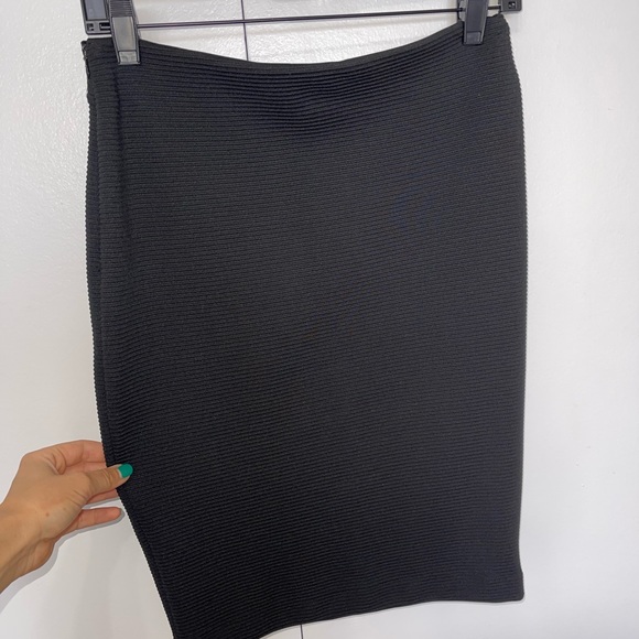 Zara pencil skirt with chic design - Picture 4 of 7